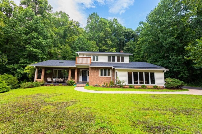 Building Photo - Spacious 4BR Home with Office and Fiber Internet Near Asheville