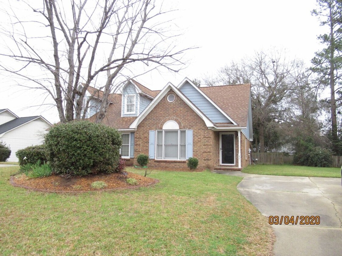 Foto principal - Tudor Place Subdivision- 2 bed/2 bath Duplex.