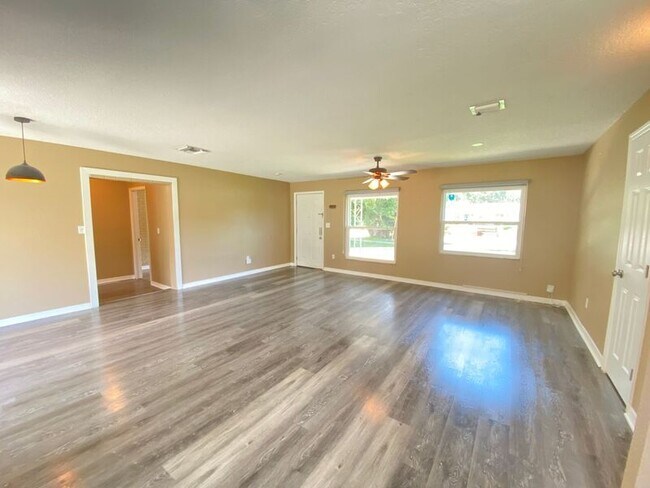 Building Photo - 908 Teatro Ct