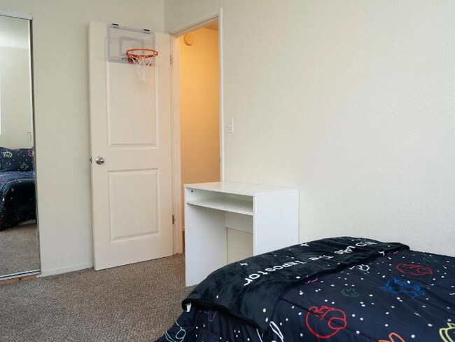 Foto del edificio - 1819 S Cherokee Ln