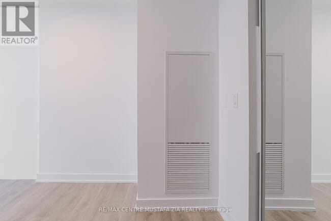 Building Photo - 5105 Hurontario St