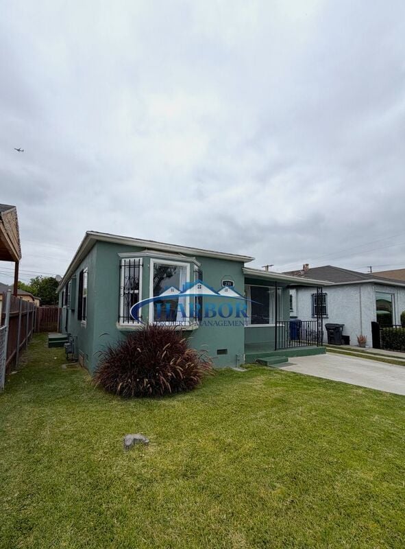 Photo - 239 E 90th St House