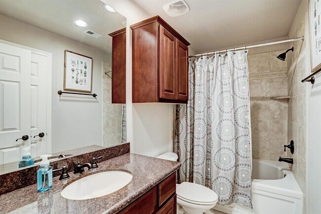 Foto del edificio - 321 Cage St