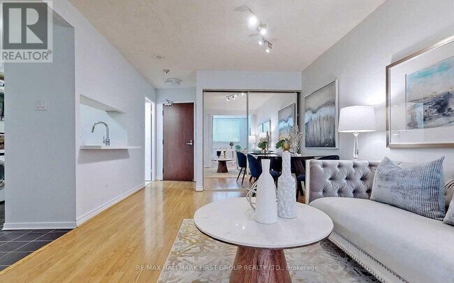 Photo du bâtiment - 1055 Bay St.