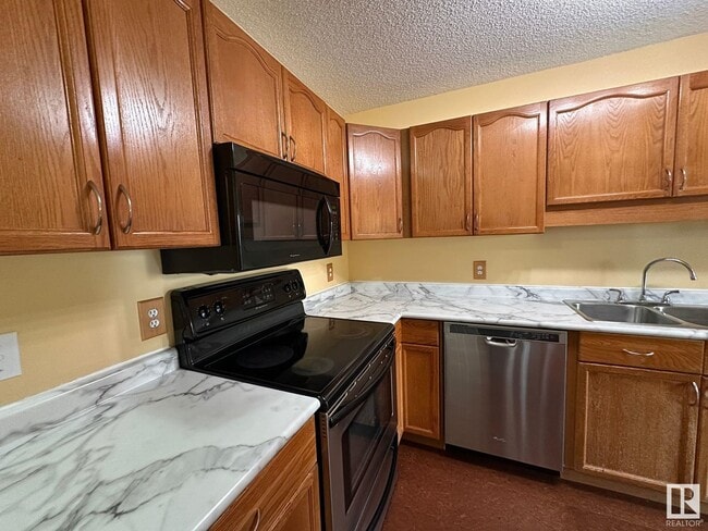 Building Photo - 501 Youville Dr E Northwest