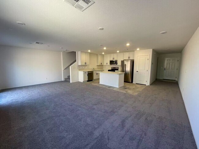 Foto del edificio - Brand new construction house with 4 bedroo...