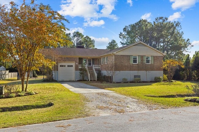 Building Photo - Beaufort Home Available Now!