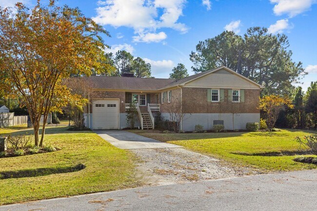 Foto del edificio - Beaufort Home Available Now!