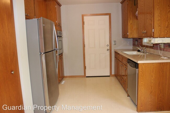 Building Photo - 3 br, 2 bath House - 14875 Chrysler Ave W