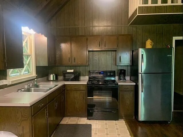 Photo - 211 Chalet Village Dr House