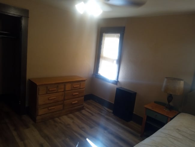 Photo - 12146 Foster Rd House