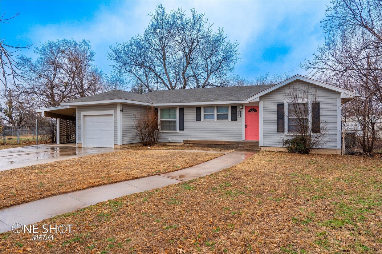Foto principal - 2473 Swenson St