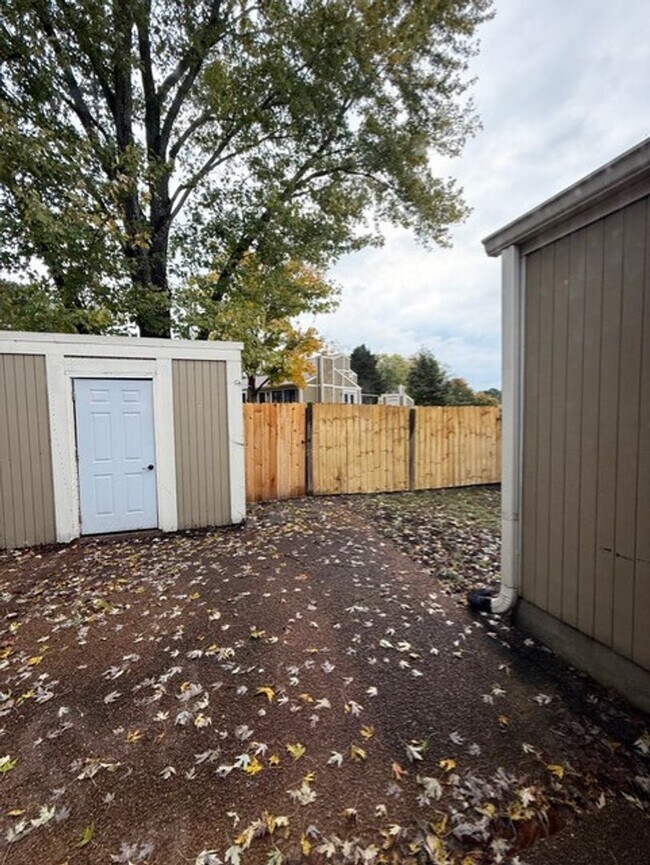 Building Photo - Renovated Villa in Bellevue