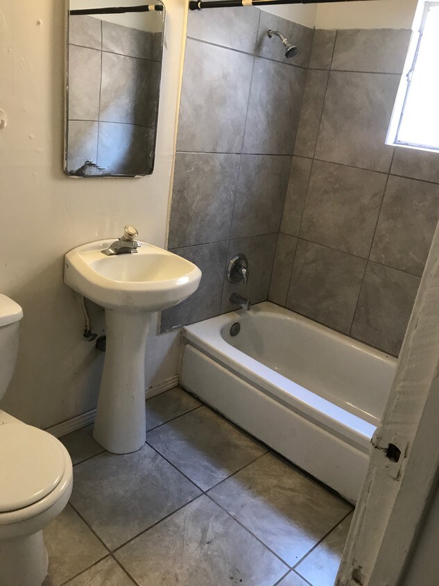 Foto principal - 312 W Cleveland Ave