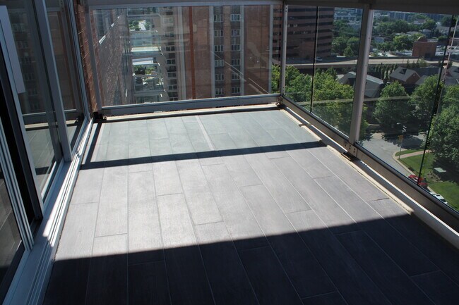 Building Photo - 221 W 48th St