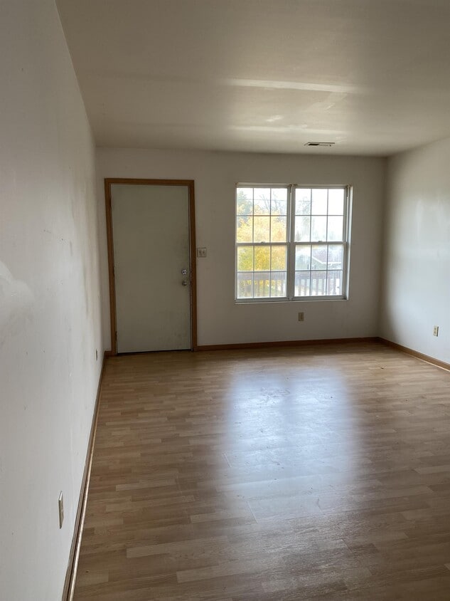 409 Western Ave Unit 409206, Ashton, IL 61006 Room for Rent in