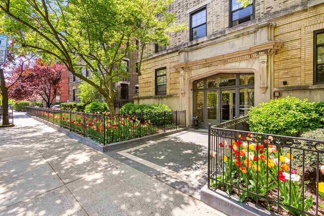 Foto del edificio - 1000 Hudson St