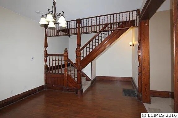 Foto del edificio - 422 Loras Blvd
