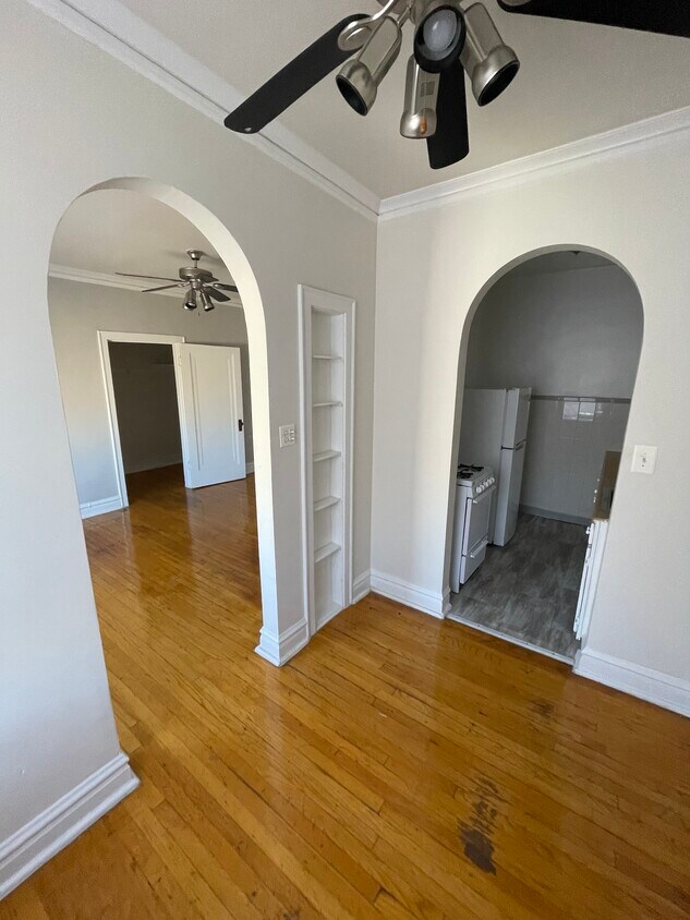 Primary Photo - 4650 N Elston Ave