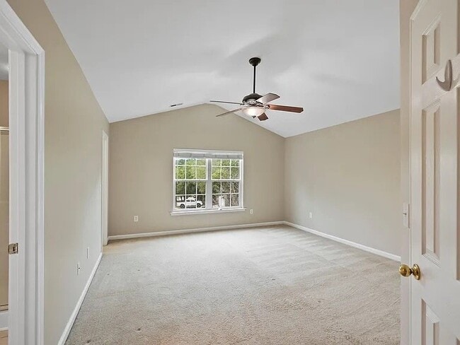 Building Photo - 11 Kinglet Ct