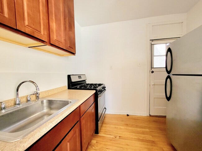 Building Photo - 3406 W Berteau Ave