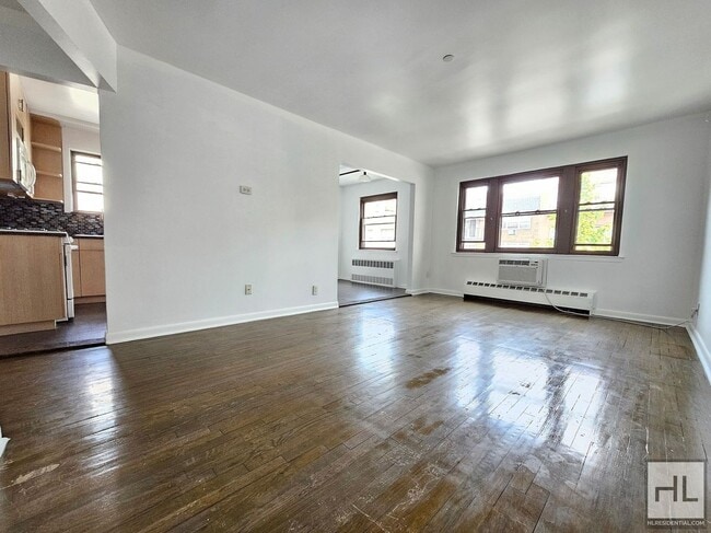 Building Photo - Spacious 2 Bedroom Apartment in the Heart ...