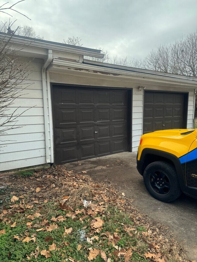 Building Photo - Available Now 3 bedroom 2 full bath home!