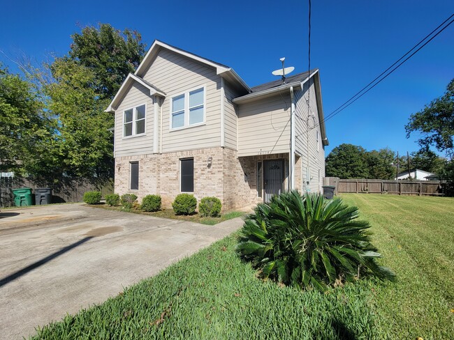 Building Photo - 3813 Lydia St