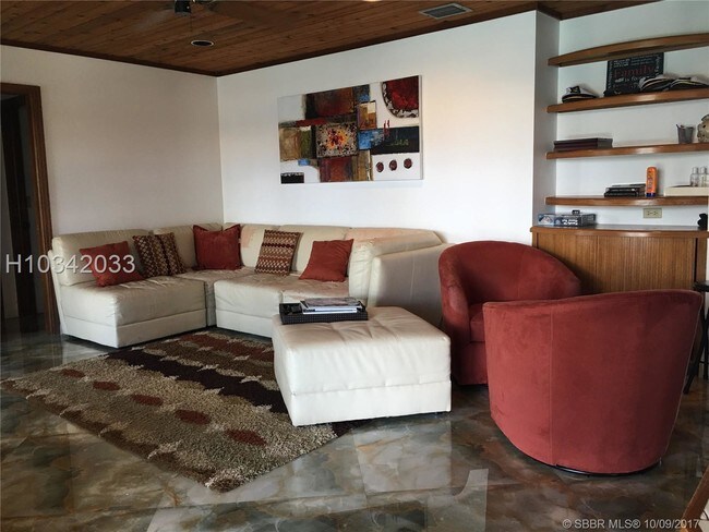 Foto del edificio - 2740 NE 47th St