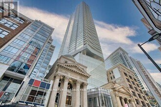 Building Photo - 197 Yonge St