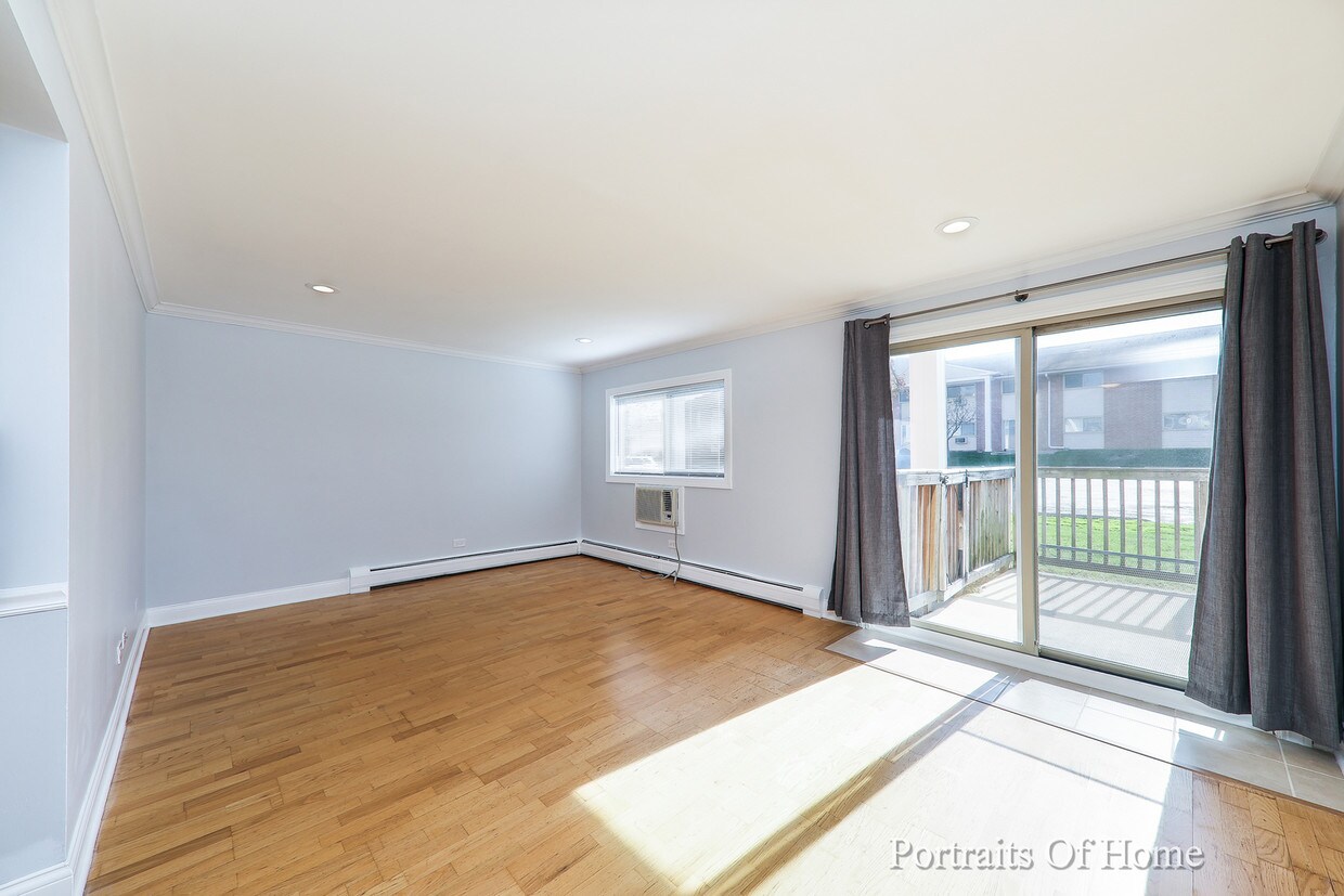 685 E Fullerton Ave, Glendale Heights, IL 60139 Condo for Rent in