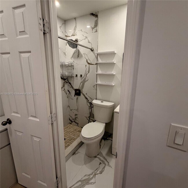 Foto del edificio - 6524 Wiley St