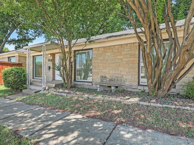 Building Photo - 6950 Hillcrest Ave