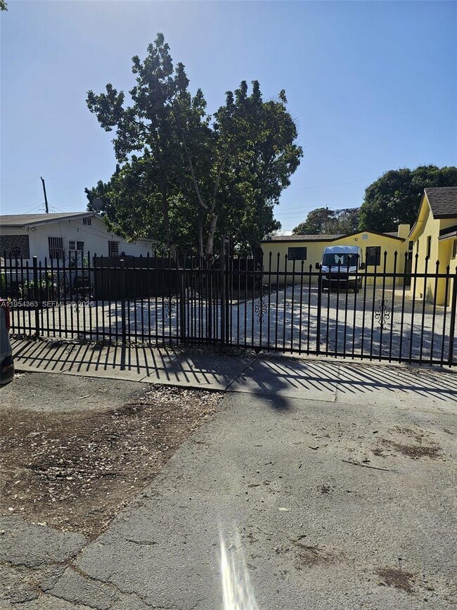 Foto del edificio - 1148 NW 100th St