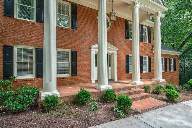Foto del edificio - 11 Heards Overlook Ct NW