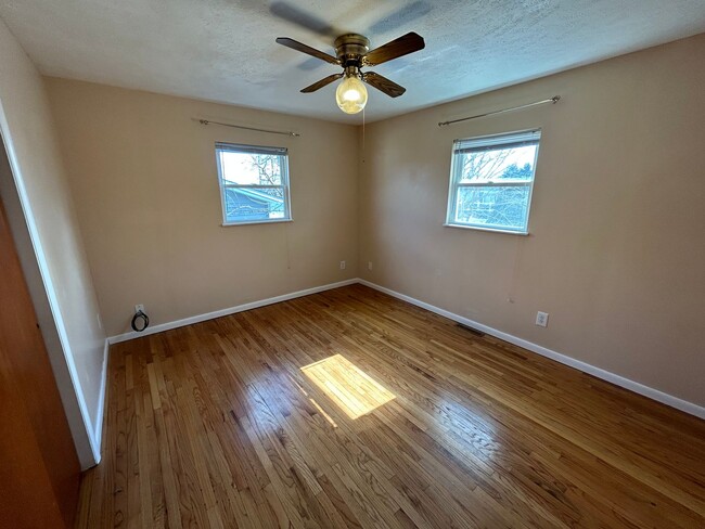 Building Photo - 1827 Jacobssen Dr