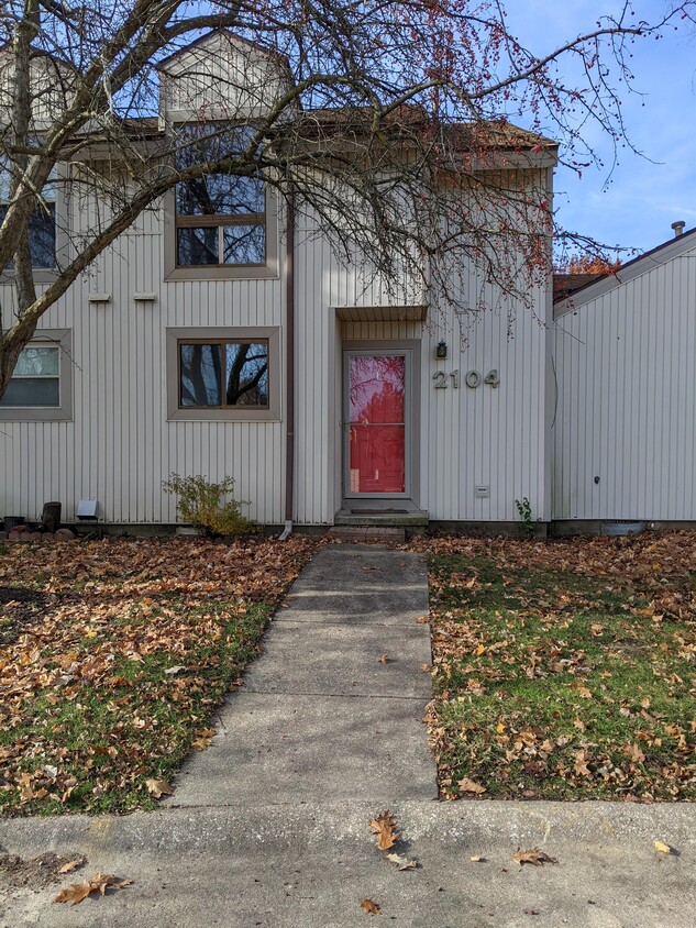 Primary Photo - 2104 Melrose Dr