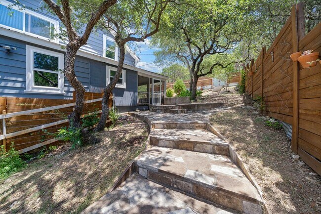 Building Photo - 739 Rock Castle Canyon Lake TX 78133