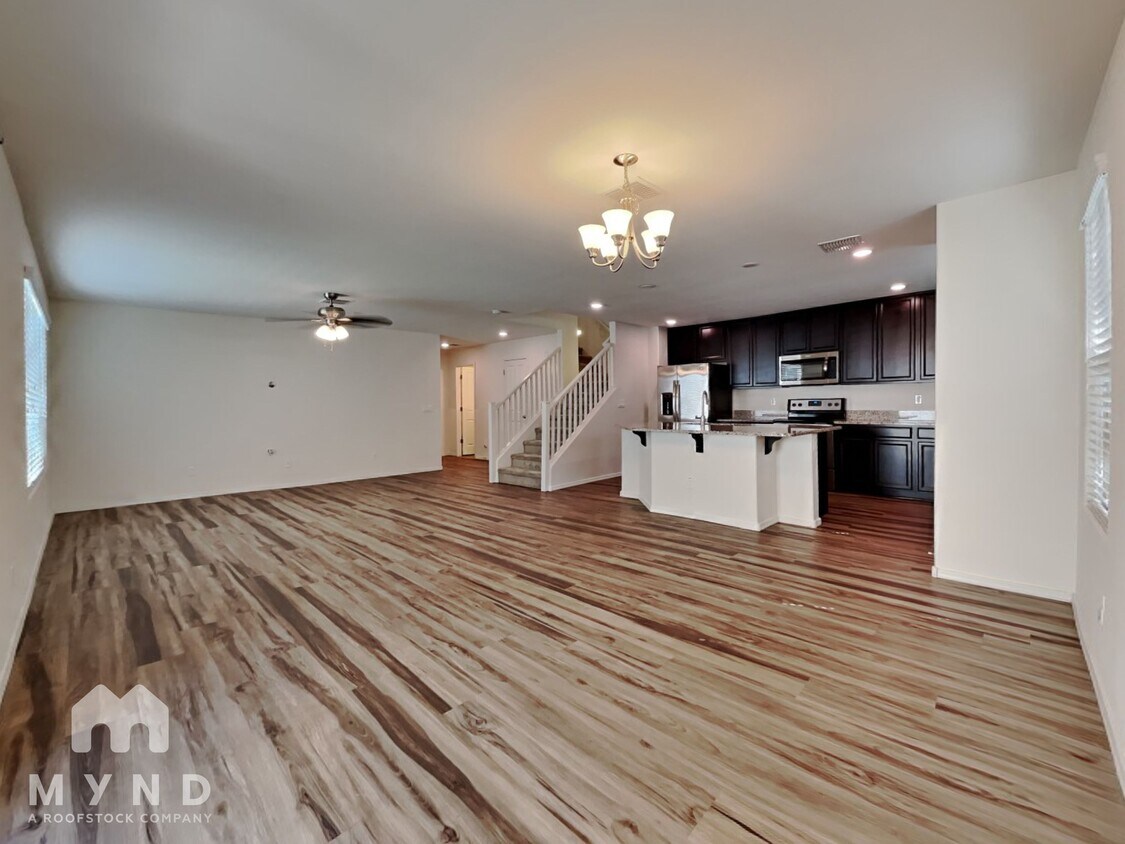 Primary Photo - 11678 N 166th Dr