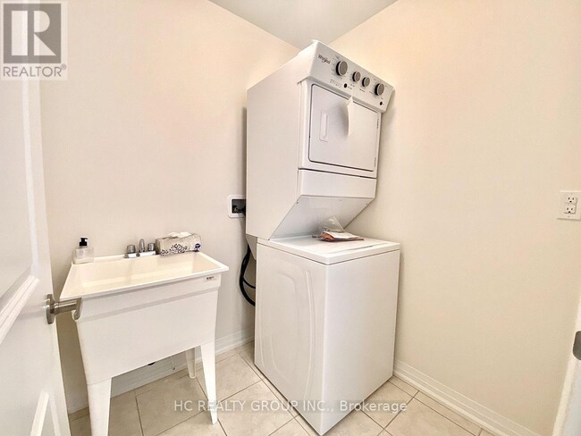 Building Photo - 30 Stoeber Ln