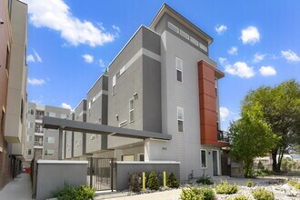 Building Photo - 2922 W 26th Ave
