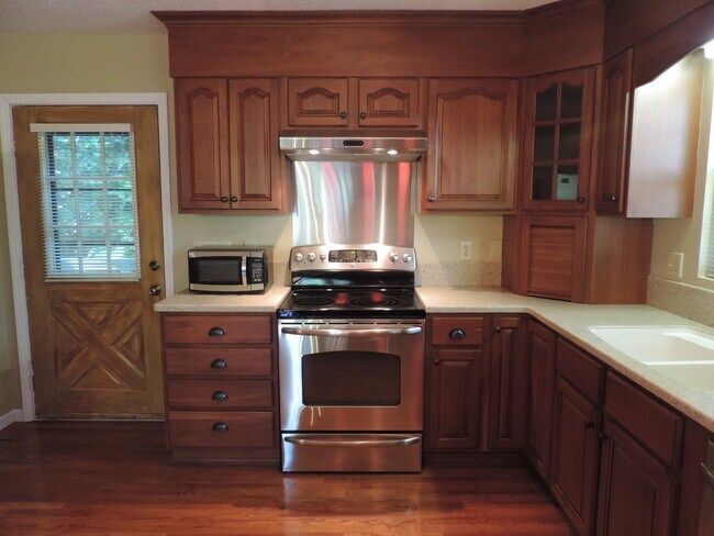 Foto del edificio - 404 Wintergreen Dr