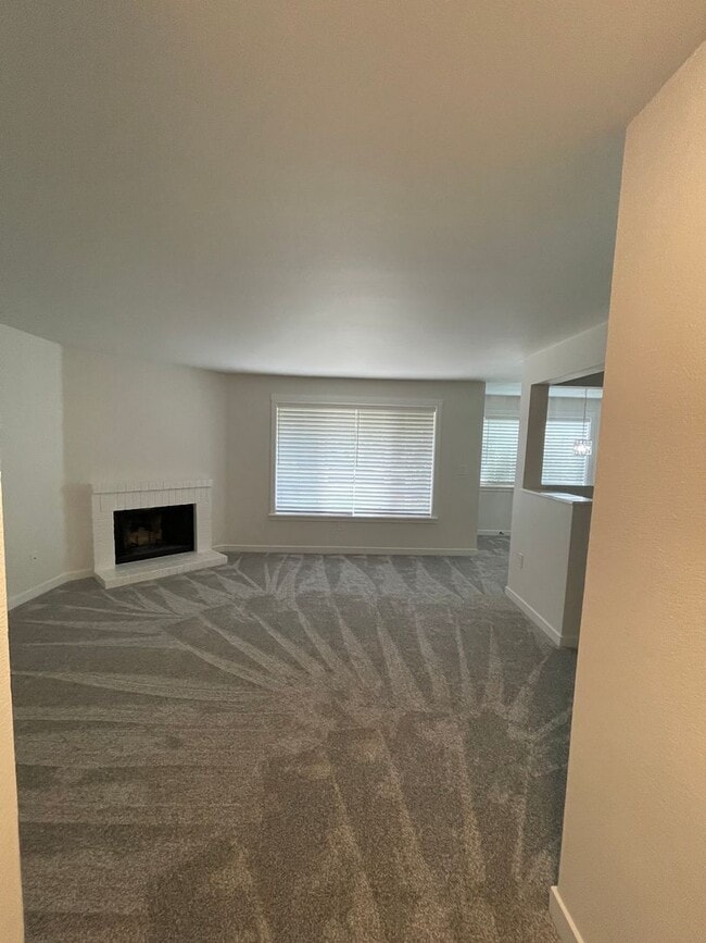 Building Photo - Bluegrass 2 bedroom 2 bath