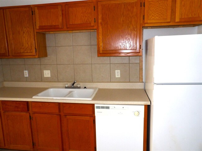Building Photo - 1159 NW Ozmun Ave