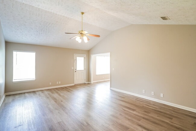 Building Photo - 1187 St Andrews Dr