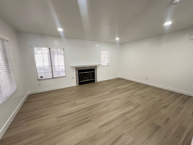 Foto del edificio - 3 bedroom, 2.5 bathroom home located in Henderson, NV!