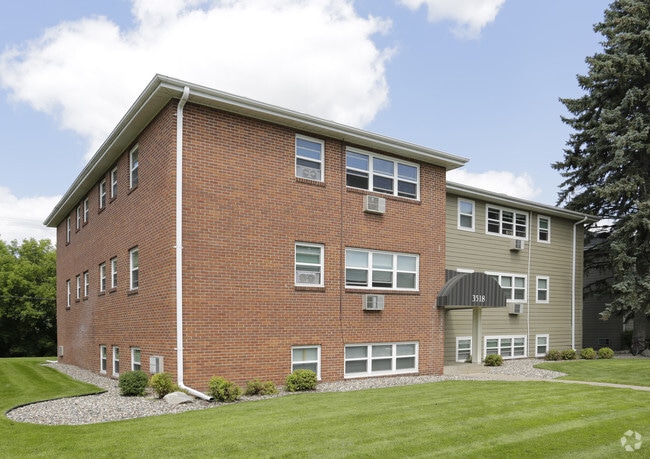 Building Photo - Minikahda Court Apartments