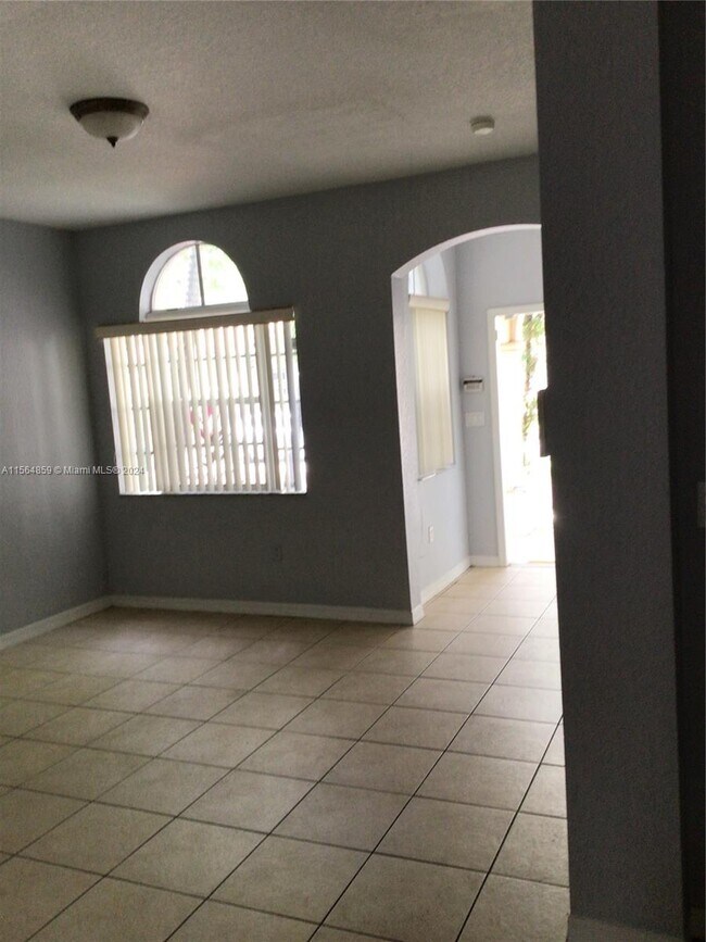 Foto del edificio - 4941 SW 135th Way