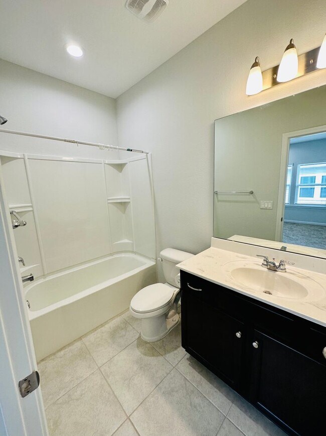 Building Photo - Spacious End Unit with Garage & Resort-Sty...