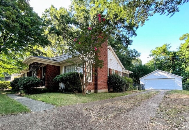 Building Photo - 3458 Northwood Dr